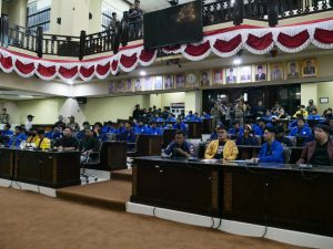 Ratusan Mahasiswa Datangi DPRD Kalsel, Desak Evaluasi Kepolisian dan Hentikan Eksploitasi SDA