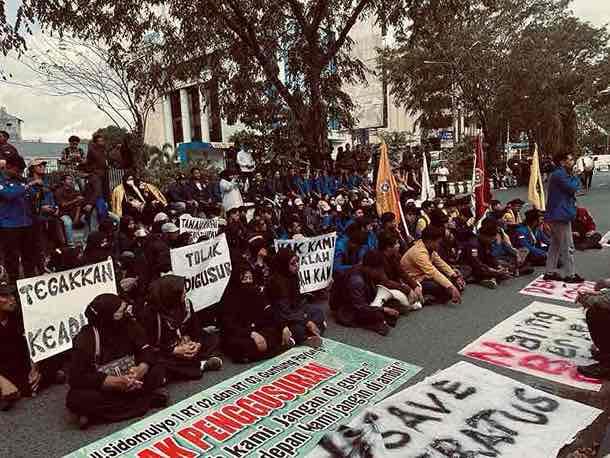 Mahasiswa dan Warga Gelar Aksi Jilid II ‘Al-Banjari Melawan’, Sampaikan 9 Tuntutan ke DPRD Kalsel